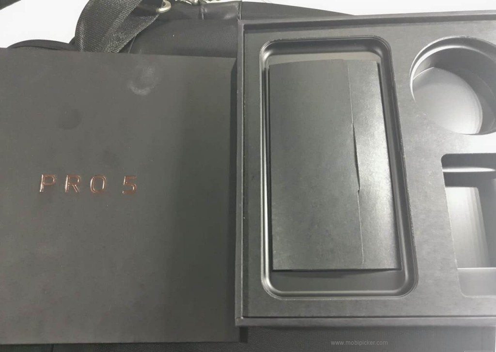 Leaked Picture of the Alleged Meizu Pro 5 Packaging
