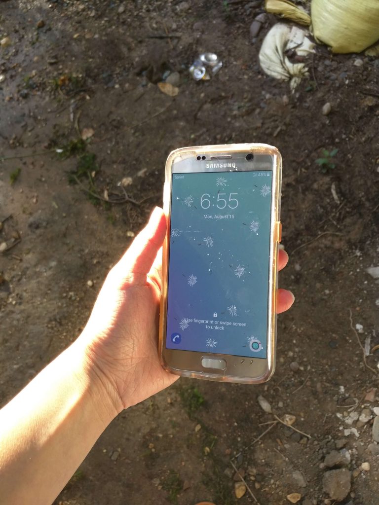 Samsung Galaxy S7 survives in lake for 2 hours (3)