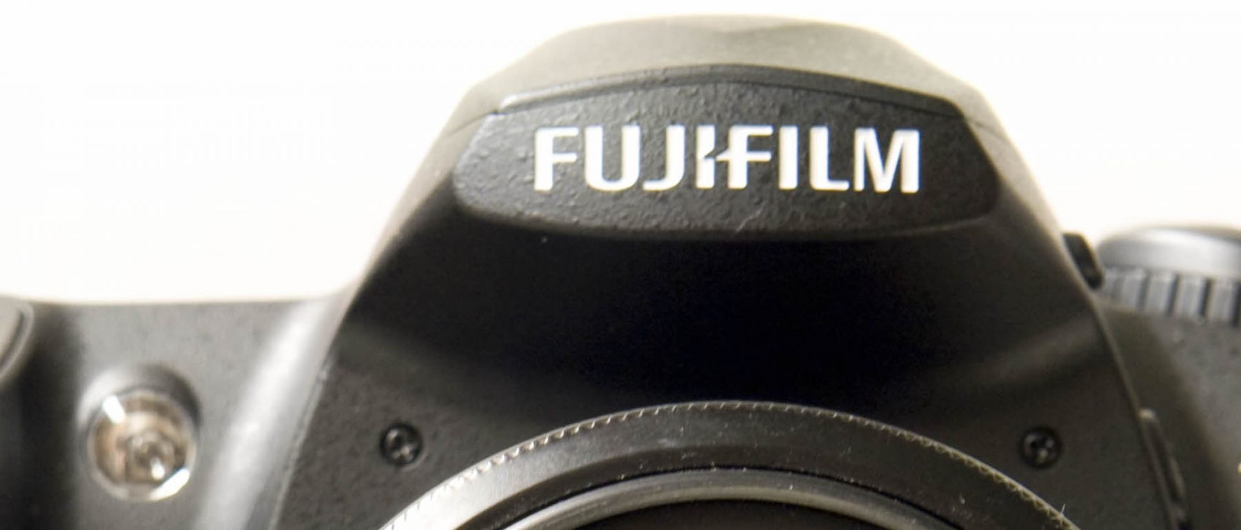 fujifilm-medium-format-mirrorless-camera-to-launch-on-sep-19-2