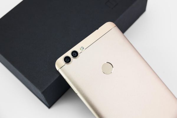 bluboo-dual-pictures-back
