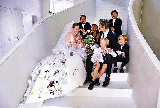 brad-pitt-angelina-jolie-wedding-photo