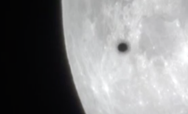 UFO on Moon