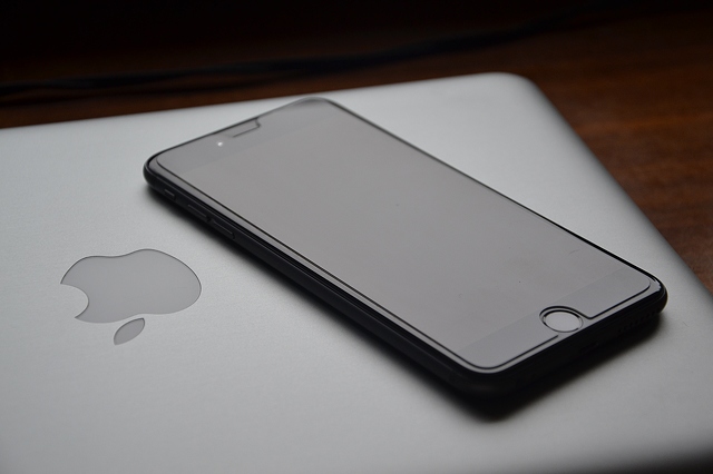 macbook iphone wikileaks cia tools