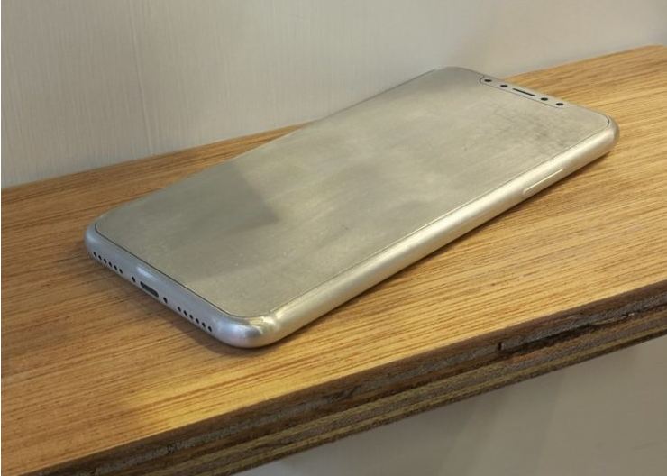 iPhone 8 dummy revealed