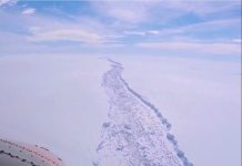 Antarctica ice berg breaking
